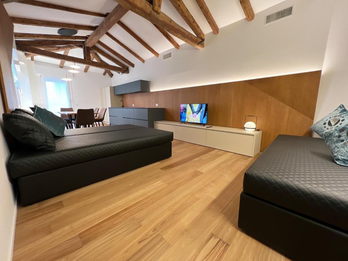Attico Vivit 60 Apartment Mestre Bagian luar foto