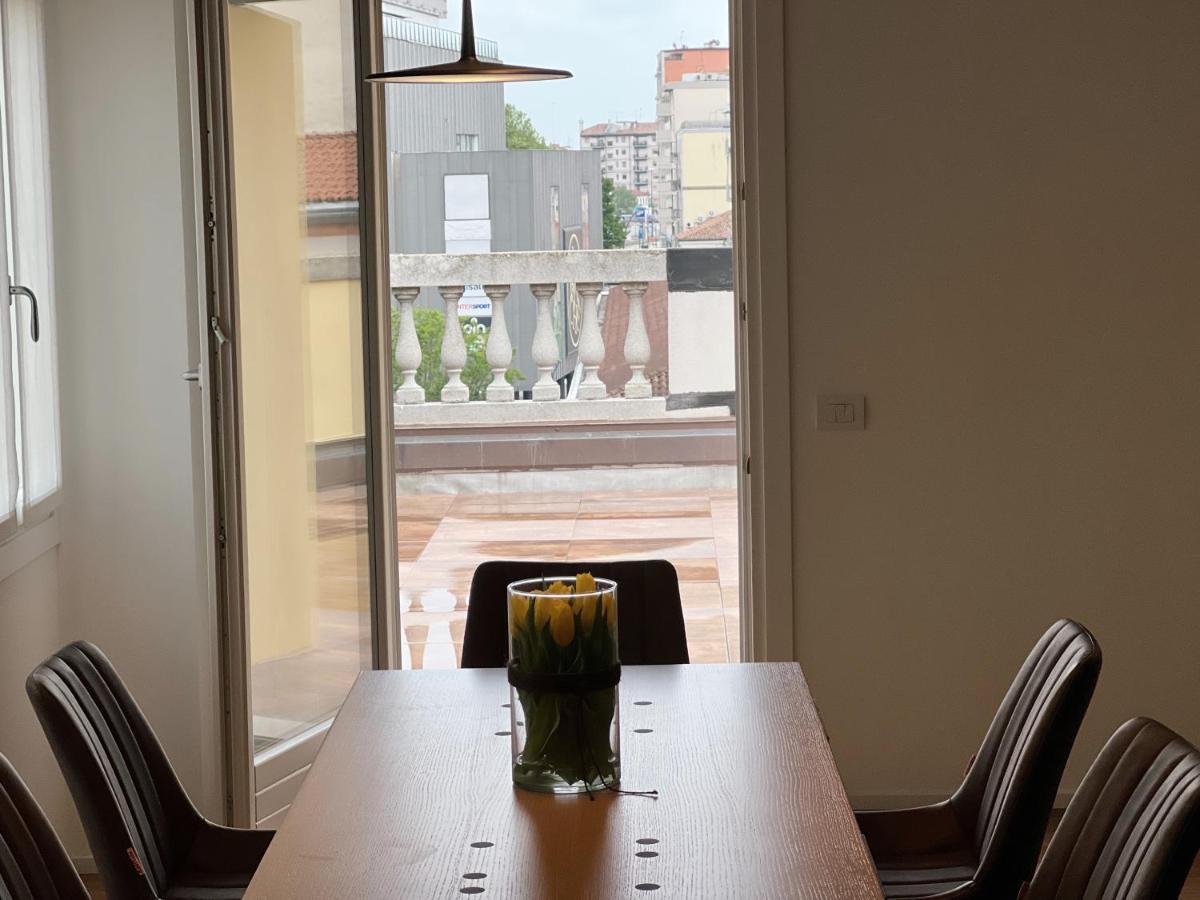 Attico Vivit 60 Apartment Mestre Bagian luar foto